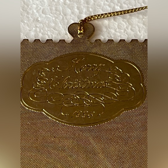 Winco Reindeer Greetings 29c US Postage Stamp Christmas Ornament 22kt Gold Plate - Picture 5 of 5